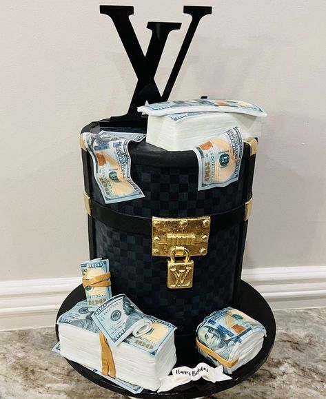 Louis Vuitton Torte, Louis Vuitton Birthday Party, 26 Birthday Cake, Money Birthday Cake, Boyfriends Birthday Ideas, Black And Gold Cake, Birthday Deals, Cake For Boyfriend, Cake Branding