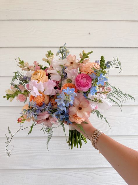 Prom Bouquet Ideas, Colourful Bridal Bouquet, Elegant Flower Arrangements, Colorful Bridal Bouquet, Prom Bouquet, Bridal Bouquet Flowers, Boquette Flowers, Prom Flowers, Bright Wedding