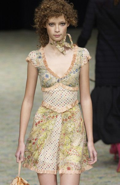 Runway Fashion Couture, Moschino Cheap And Chic, Modern Vintage Fashion, Jeremy Scott, Milan Fashion, Fashion Week Spring, Milan Fashion Week, Couture Fashion, Pretty Dresses