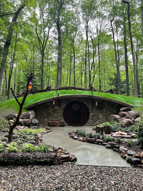 Casa Do Hobbit, Case Sotterranee, The Hobbit House, Earthen Home, Underground Living, Earth Sheltered Homes, Casa Hobbit, Sheltered Housing, Earthship Home