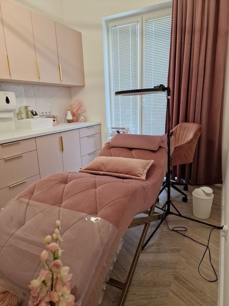 https://t.me/+Va3ilXD5yXI1ZDY0 Solo Esthetician Room, Lash Room Decor Ideas, Esthetician Studio, Solo Esthetician, Massage Room Design, Pink Salon, Tech Room, Beauty Salon Interior Design, Lash Room Decor