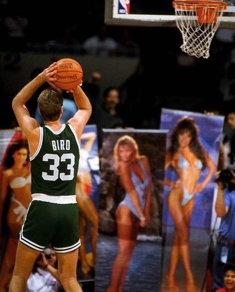 Iconic Basketball Photos, Goat Pics, Larry Legend, 80s Basketball, Nba Basketball Teams, Celtics Basketball, Ball Aesthetic, Basketball Photos, Basketball Photography