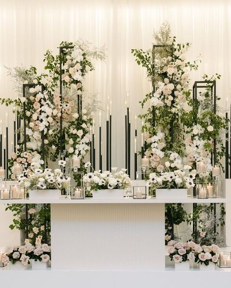 Have A Seat Events TO And GTA on Instagram: "Black, white and green for A&D  Thank you @mangostudios for the photos!  #torontowedding #florist #decor #luxuryflowers #blooms #torontoblooms #haveaseat #FloralDesign #EventPlanning  #FlowerArrangement #EventDecor #FloralArt   #EventFlowers  #FloralInspiration  #EventStyling  #floralmagic" White Wedding Centerpieces, Head Table Wedding, Mauve Wedding, Photo Backdrop Wedding, Bridal Table, Champagne Wedding, Event Flowers, Head Table, Wedding Decor Elegant