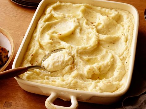 Sour Cream Mashed Potatoes, Creamy Mashed Potatoes Recipe, Ree Drummond Recipes, Best Thanksgiving Side Dishes, Mashed Potatoes Recipe, Creamy Mash, Thanksgiving Recipes Side Dishes, Pioneer Woman Recipes, Mashed Potato Recipes