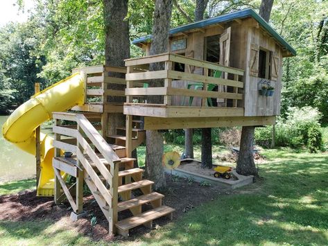 Another one of our amazing customer builds! This is an example of a model for one of our 4 tree treehouses! Not sure if you see a model that works for you on our website? Contact us today, and we can help you map out your dream treehouse! Tree House Playground, Backyard Fort, Building A Treehouse, Play Area Backyard, Tree House Plans, Backyard Kids Play Area, Tree Fort, Tree House Diy, Tree House Kids