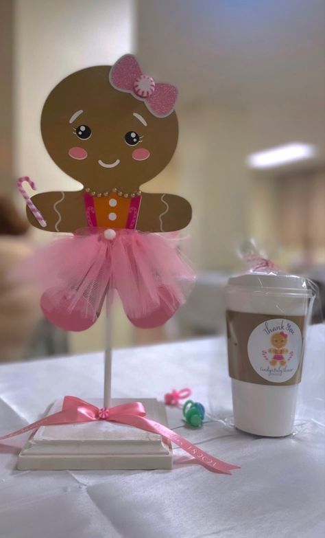 Gingerbread Girl Baby Shower Theme, Gingerbread Party Centerpieces, Gingerbread Baby Shower Decorations, Pink Gingerbread Baby Shower Theme, Gingerbread Themed Baby Shower Ideas, Ginger Bread Gender Reveal Theme, Baby Shower Christmas Theme Girl, Christmas Baby Shower Centerpieces, Gingerbread Baby Shower Theme