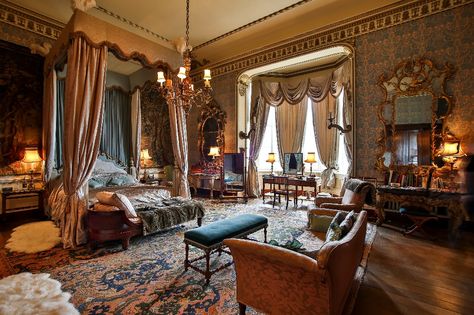 Greek Room, Apartment 2023, Royal Bedroom, Castle Rooms, Ikemen Vampire, Castle Bedroom, British Castles, Vis Dev, Victorian Bedroom