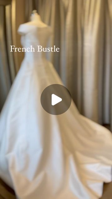 Bustle Mermaid Wedding Dress, A Line Wedding Dress Bustle, Types Of Bustles Wedding Dresses, French Bustle Wedding Dress, Bustle Wedding Dress Styles, Wedding Dress Bustle Types, Young Wedding Dress, Wedding Gown Bustle, French Bustle