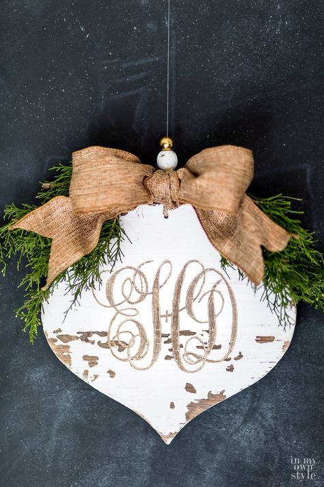 Christmas Door Decoration Ideas, Xmas Signs, Door Decoration Ideas, Jingle Jangle, Christmas Door Decoration, Get Ready For Christmas, Wood Monogram, Christmas Idea, Paint Pouring