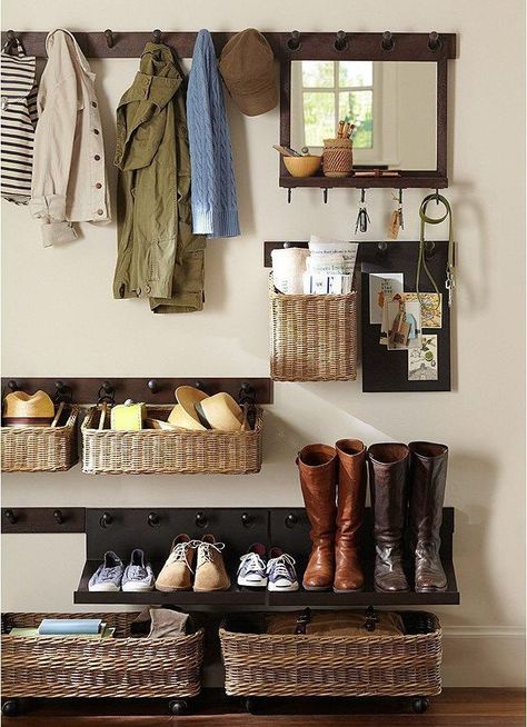 Inspiring Entryway Organization Ideas Entryway Basket, Beautiful Entryways, Entryway Shoe Storage, Small Entryways, Entryway Shoe, Entryway Storage, Entryway Organization, Small Entryway, Narrow Hallway