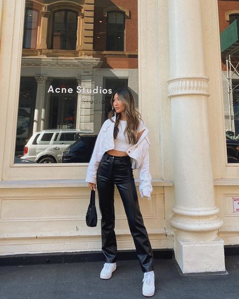 Melina Pant Outfit, Aritzia Melina Pant, Melina Pant, Vegan Leather Pants, Mom Pants, Weather Today, Leather Pants Outfit, Fall Pants, Foto Ideas Instagram