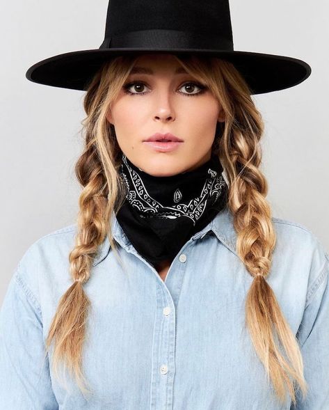 Hassie Harrison, Cowgirls Hairstyles, Cowgirl Hair, Texas Chic, Texas Hair, Stunning Hairstyles, Looks Country, Two Braids, Hollywood Actress