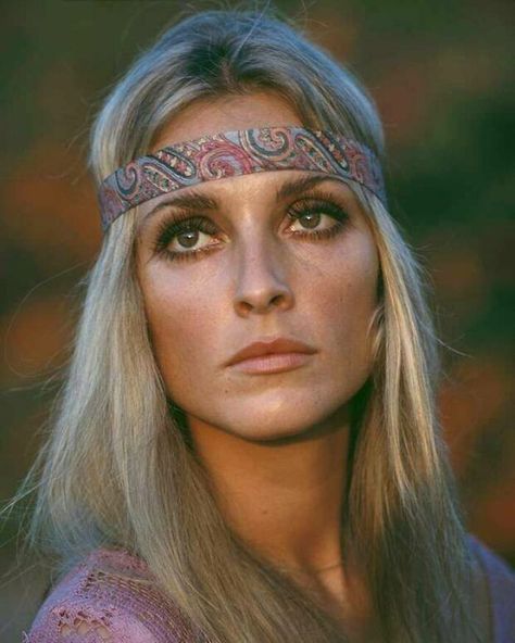 Sharon Tate Portrait, Sharon Tate 1968, Sharon Tate 60s, Sharon Tate Makeup, 60s Headband, Vogue France, Roman Polanski, This Is Your Life, Sharon Tate