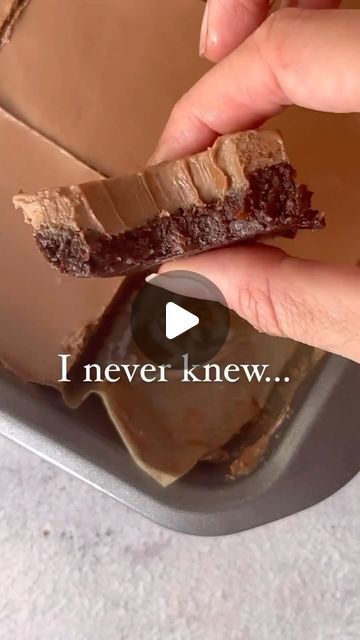 Hungryhappens Recipes, Tahini Frosting, Wellbeing Tips, Frosted Brownies, Chocolate Peanut Butter Desserts, Brownie Frosting, Being Vegan, Weight Watchers Recipes Desserts, Brownie Ingredients