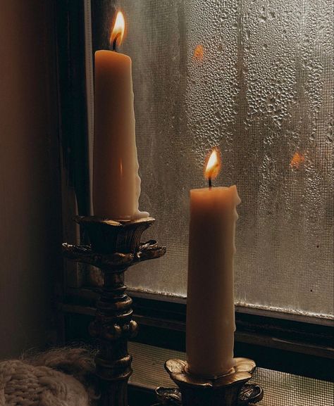 Candles Aesthetic Cozy, Sitting By The Window, Rainy Window, Candles Vintage, Candles Dark, Dark Christmas, Dark Autumn, Aesthetic Candles, Dark Cottagecore