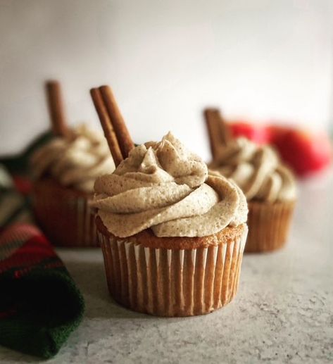 Boozy Cupcakes Recipes, Apple Cider Cupcakes, Chai Latte Cupcakes, Chai Cupcakes, Homemade Chai Tea, Oreo Cake Pops, Apple Pie Cupcakes, Spiced Buttercream, Hard Apple Cider