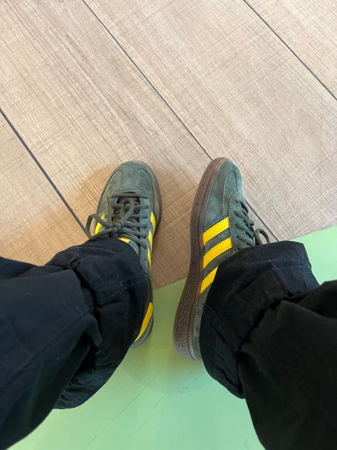 Adidas Shoes Green, Yellow Shoes Outfit, Yellow Outfits, Adidas Handball Spezial, Yellow Adidas, Adidas Handball, Yellow Sneakers, Aesthetic Streetwear, Adidas Spezial