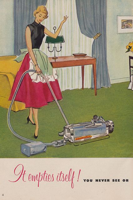 You've got to love that "It Empties Itself!" :) #vintage #1950s #vacuum #ad #homemaker #cleaning The Good Wife's Guide, 1950s Housewife, Vintage Housewife, Happy Housewife, Retro Housewife, Casa Vintage, Domestic Goddess, Deco Retro, Images Vintage