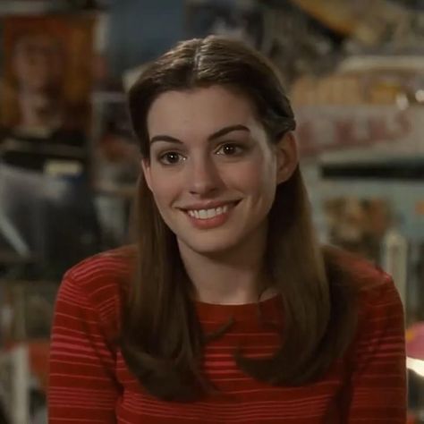 Film Aesthetic Movies, Princess Diaries Anne Hathaway, Cutie Aesthetic, Mia Thermopolis, Princes Diaries, Robert Schwartzman, Princess Mia, Diary Movie, The Princess Diaries