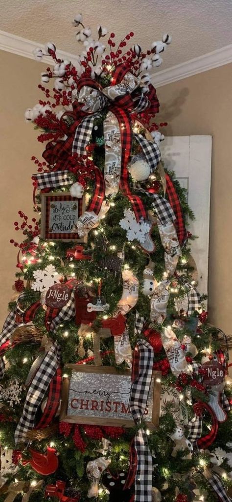 Flocked Tree With Red Buffalo Plaid, Christmas Buffalo Plaid Tree, Farmhouse Christmas Tree Toppers, Buffalo Plaid Tree Topper, Red Buffalo Plaid Christmas Tree Ideas, Plaid Xmas Tree Ideas, Cow Print Christmas Tree Ideas, Christmas Tree Ideas Buffalo Plaid, Farmhouse Buffalo Plaid Christmas Tree