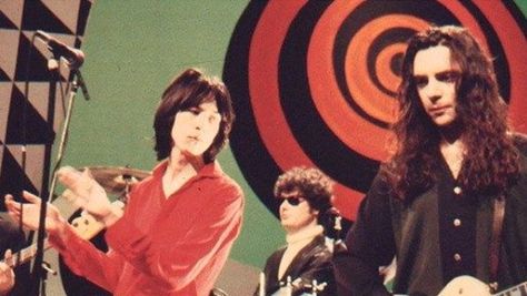 Primal Scream on Twitter: "Performing “Movin’ On Up” on “The Word” TV show Jan 1992. https://t.co/sgvRw1k1Te" / Twitter Sigur Ros, Primal Scream, Movin On, Stone Roses, Weezer, Scream, The Beatles, Musician, Google Search