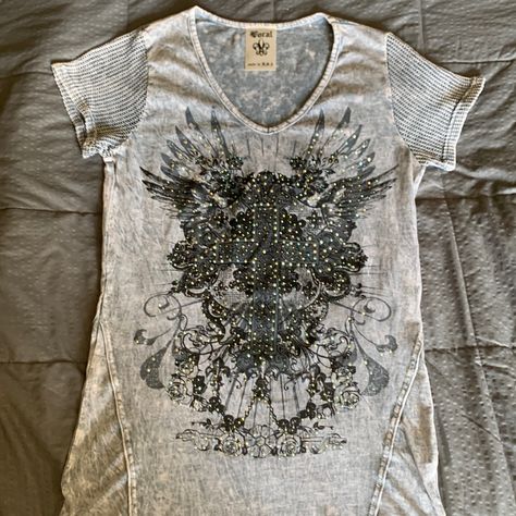 Nwt Vocal Boutique Top! Size Small Tons Of Bling Cute Lacy Tops, Affliction Clothing Women Outfits, Mcbling Clothing, 2000s Tshirts, Esoteric Clothes, 2000 Fashion Outfits, Early 2000s Emo Fashion, 2000 Tops, 2000s Shirts