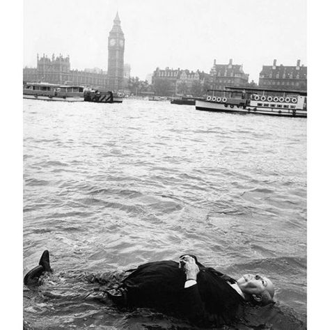 Alfred Hitchcock relaxing in the river Thames. #atthemovies #alfredhitchcock #london #movies #hitchcock #film #hollywood #thames #fbf Murakami Haruki, Michelangelo Antonioni, Pier Paolo Pasolini, Photo Star, 사진 촬영 포즈, I Love Cinema, River Thames, Alfred Hitchcock, Brutalism