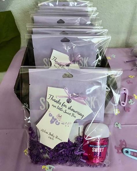 41 Baby Shower Favors That Your Guests Will Love | Page 4 of 4 | StayGlam Perlengkapan Bayi Diy, Baby Shower Favours For Guests, Baby Shower Gifts For Guests, Shower Prizes, Baby Shower Favors Diy, Baby Shower Gift Bags, Baby Shower Favours, Baby Shower Prizes, Baby Shower Favors Girl