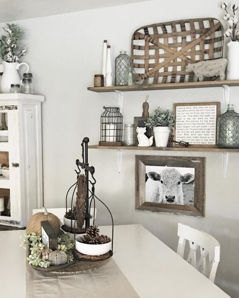 See this Instagram photo by @simplyshannahome • 297 likes Rustic Dining Room Wall Decor, Dining Wall Decor, Farmhouse Dining Rooms Decor, Modern Farmhouse Dining Room, Shelf Decor Living Room, Kitchen Retro, Interior Design Minimalist, Farmhouse Dining Room Table, Deco Champetre