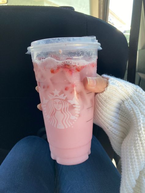 Dragon Drink, Fifth Avenue Nyc, Pink Drink Starbucks, New York State Of Mind, How To Order Starbucks, Starbucks Drink, Kawaii Cooking, Pink Drink, Starbucks Drinks Recipes