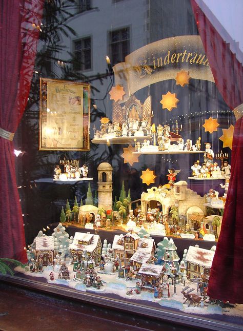 Christmas Shop in Rothenburg ob der Tauber, Germany called the Käthe Wohlfahrt  "Christkindlmarkt  ~ The shop's beginnings all started with a little music box / galenfrysinger.com Rothenburg Germany, Christmas Shop Window, Christmas In Germany, Decoration Vitrine, Rothenburg Ob Der Tauber, Christmas In Europe, Christmas Window Display, Snow Village, German Christmas