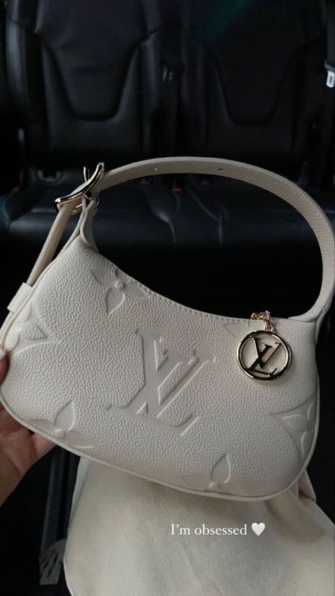 Tas Lv, Sac Louis Vuitton, My Style Bags, Trendy Purses, Dr Shoes, Luxury Bags Collection, Handbag Essentials, Girly Bags, Luxury Purses