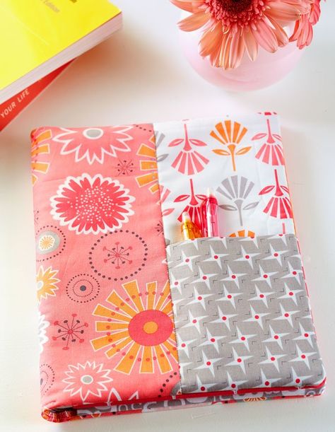 Fat Quarter Sewing Projects, Diy Buch, Fat Quarter Projects, Costura Diy, Beginner Sewing Projects Easy, Small Sewing Projects, Sewing Blogs, Diy Journal, Diy Couture