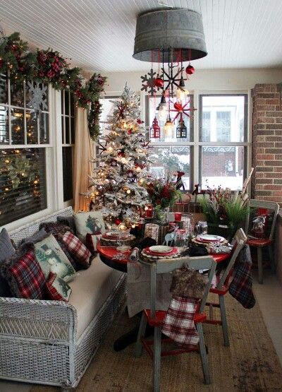 I love Christmas! Christmas Porch, Christmas Decorations Rustic, Farmhouse Christmas Decor, Noel Christmas, Country Christmas, Decoration Christmas, Christmas Deco, Outdoor Christmas Decorations, Christmas Inspiration