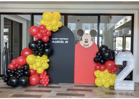 Oh Twodles Birthday Backdrop, Mickey Mouse Birthday Balloons, Mickey Balloon Arch, Mickey Mouse Backdrop Ideas, Mickey Mouse Balloon Garland, Mickey Mouse Theme Balloon Decoration, Mickey Mouse Balloon Garland Backdrop, Mickey Mouse Balloon Decor, Mickey Birthday Backdrop