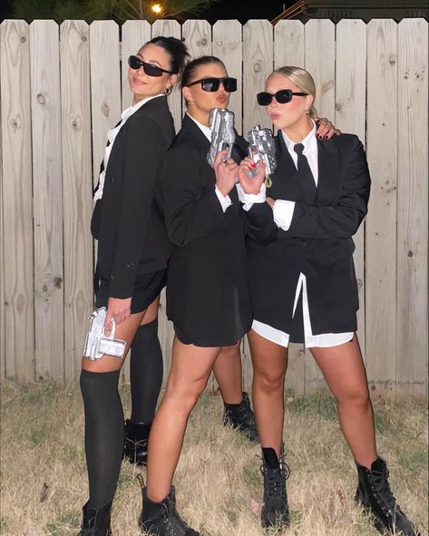 Streetwear Halloween Costume, Men In Black Halloween Costumes For Women, Halloween Costumes All Black Outfit, Men In Black Costume Ideas Women, Men In Black Costume For Women Duo, Men In Black Costumes For Women, Blazer Costume Halloween, Black Blazer Halloween Costume, Men In Black Costume For Women College