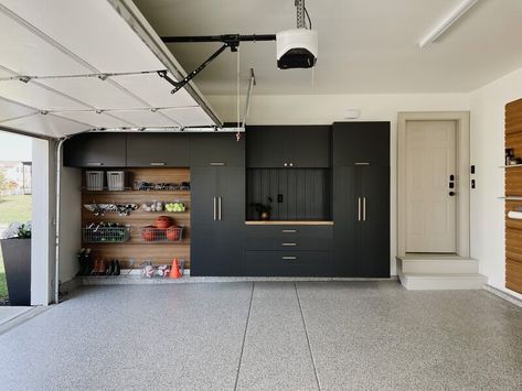 Casa Garage, Garage Storage Inspiration, Garage Design Interior, Garage Organisation, Garage Laundry, Garage Renovation, Garage Office, Garage Organize, Garage Remodel