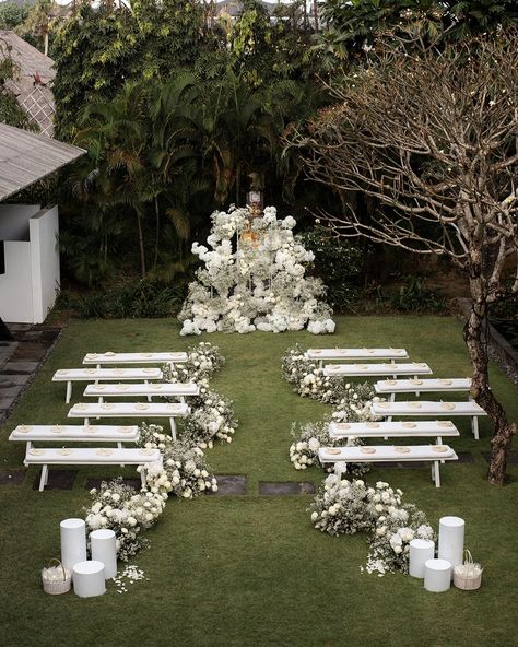 Are you looking for a unique and memorable experience for your wedding ceremony? How about trying something truly stylish 💫 Imagine being surrounded by your loved ones while you exchange vows in a romantic and intimate setting like this one. 😍 Small gathering, big love 🧡 Shoutout to our incredible vendors @longtableevents, @balieventhire, @palmsbali, and the entire dream team for this look! 👏💕 👰🤵@tess_keddie @timjames6 📍@arnalayabeachhouse 📋 @longtableevents 🎀🛋 @balieventhire 🌸 @sandatfl... Intimate Wedding Aisle, Wedding Small Intimate, Intimate Wedding Ceremony Indoors, Vow Ceremony Decor, Romantic Small Wedding, Intimate Ceremony Ideas, Small Ceremony Wedding, Ceremony Set Up, Small Wedding Decorations