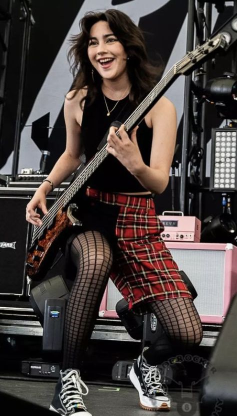 Band Stage Outfits, British Punk Fashion Women, Female Punk Aesthetic, Female Rocker Aesthetic, Guitarist Aesthetic Outfit, Metal Rock Outfit, British Rock Fashion, Rock Band Poses, Female Bassist Aesthetic