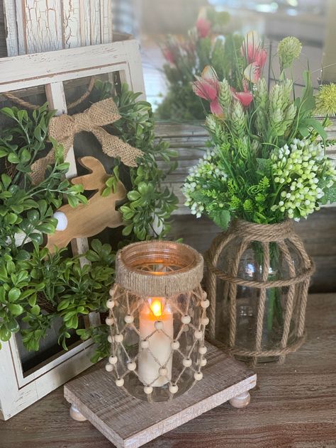 Easter Porch Decor, Boho Crafts Diy, Easter Decorations Ideas, Easy Easter Decorations, Jar Decor, Diy Jar Crafts, Ideas For Easter Decorations, Diy Lanterns, Ideas For Easter