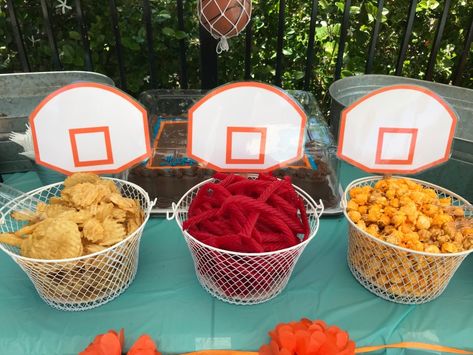 Sport Birthday Party Food, Basketball Party Snacks, Boys Basketball Birthday Party Ideas, Basketball Themed Snacks, Space Jam Party Ideas, 2nd Birthday Sports Theme, Basketball Themed Food, Space Jam 1st Birthday Party, Basketball Charcuterie Board