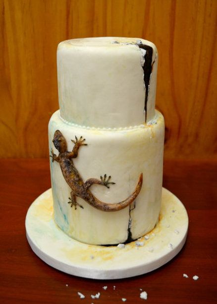 the lizard  Cake by kelvin chua Lizard Cake, Bday Cupcakes, Best Cake Designs, Reptile Party, Boy Cakes, Gravity Cake, Cake Decorating For Beginners, Cool Cake Designs, Cakes Frosting