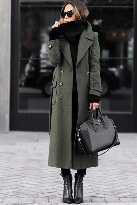 How to Choose the Best Winter Coats for Women ★ Newest Winter Coats Designs picture 1 ★ See more: http://glaminati.com/choose-winter-coats-for-women/ #style #fashion #coat #wintercoat #women'swintercoats Long Green Coat, Fall Fashion Coats, Green Trench Coat, Best Winter Coats, Fashion Curvy, Coat Women Fashion, Women Overcoat, Black Knit Sweater, Fall Coat