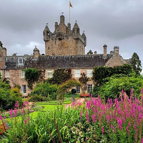 Fancy Buildings, Dunscaith Castle, Cawdor Castle, Urquhart Castle Scotland, Dunrobin Castle Scotland, Cawdor Castle Scotland, Scottish Castles, Which One Are You, Family History