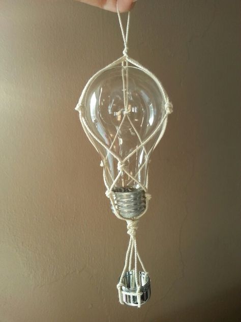 Lightbulb Hot Air Balloons, Light Bulb Air Balloon, Hot Air Balloon Light Bulb, Light Bulb Hot Air Balloon Diy, Macrame Hot Air Balloon Tutorial, Light Bulb Hot Air Balloon, Lightbulb Crafts, Diy Hot Air Balloons, Light Bulb Crafts