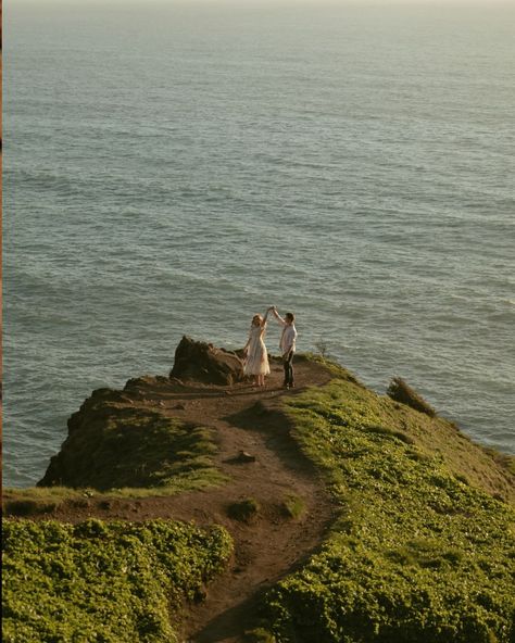 Imagine… you tell me you want to elope in Oregon and THIS is where I take you 🌲🌊 I’m never going to get over the magic of the Oregon coast and how beautiful this evening was with Rachel and Collin 🥹 Oregon Coast Photoshoot, Oregon Coast Engagement Photos, Oregon Proposal, Cringe Couple, Dramatic Photography, Star Beach, Oregon Coast Elopement, Cape Kiwanda, Oregon Elopement