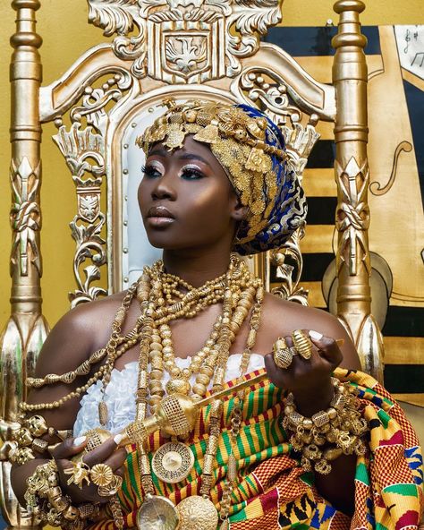 Ghana Culture, Ashanti People, African Colors, Black Royalty, African Royalty, Royalty Aesthetic, Beauty Portrait, African Culture, African Beauty