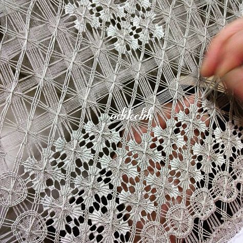 Deshilados/ Maria L.bertolino/ www.pinterest.com... Lace Weave, Drawn Thread, Point Lace, Hardanger Embroidery, Pola Sulam, Tatting Lace, Needle Lace, Handmade Lace, Bobbin Lace