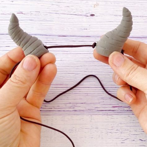 Diy Horns Easy, Tiefling Horns Diy, Polymer Clay Horns, Diy Demon Horns, Cosplay Horns Diy, Diy Devil Horns, Diy Horns Headband, Horns For Cosplay, Easy Air Dry Clay