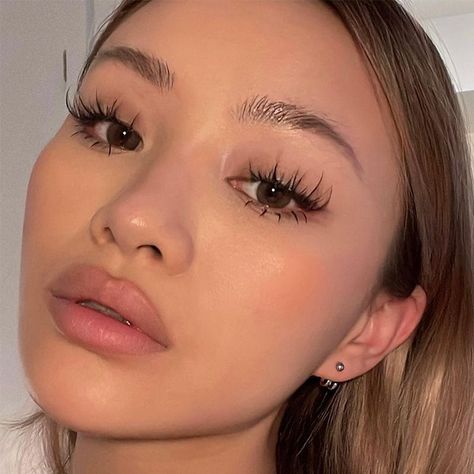 Spider lashes—also called Manga lashes—are all over TikTok for their resemblance to cartoon characters. Here's everything you need to know about the trend. Spider Eyelashes, Spidery Lashes, Spider Lashes, Manga Lashes, Pelo Anime, Perfect Eyelashes, Pretty Lashes, Eyelash Extentions, Summer Makeup Looks